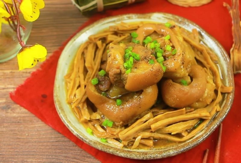 huong-dan-2-cach-nau-mang-kho-ham-gio-heo-thom-ngon